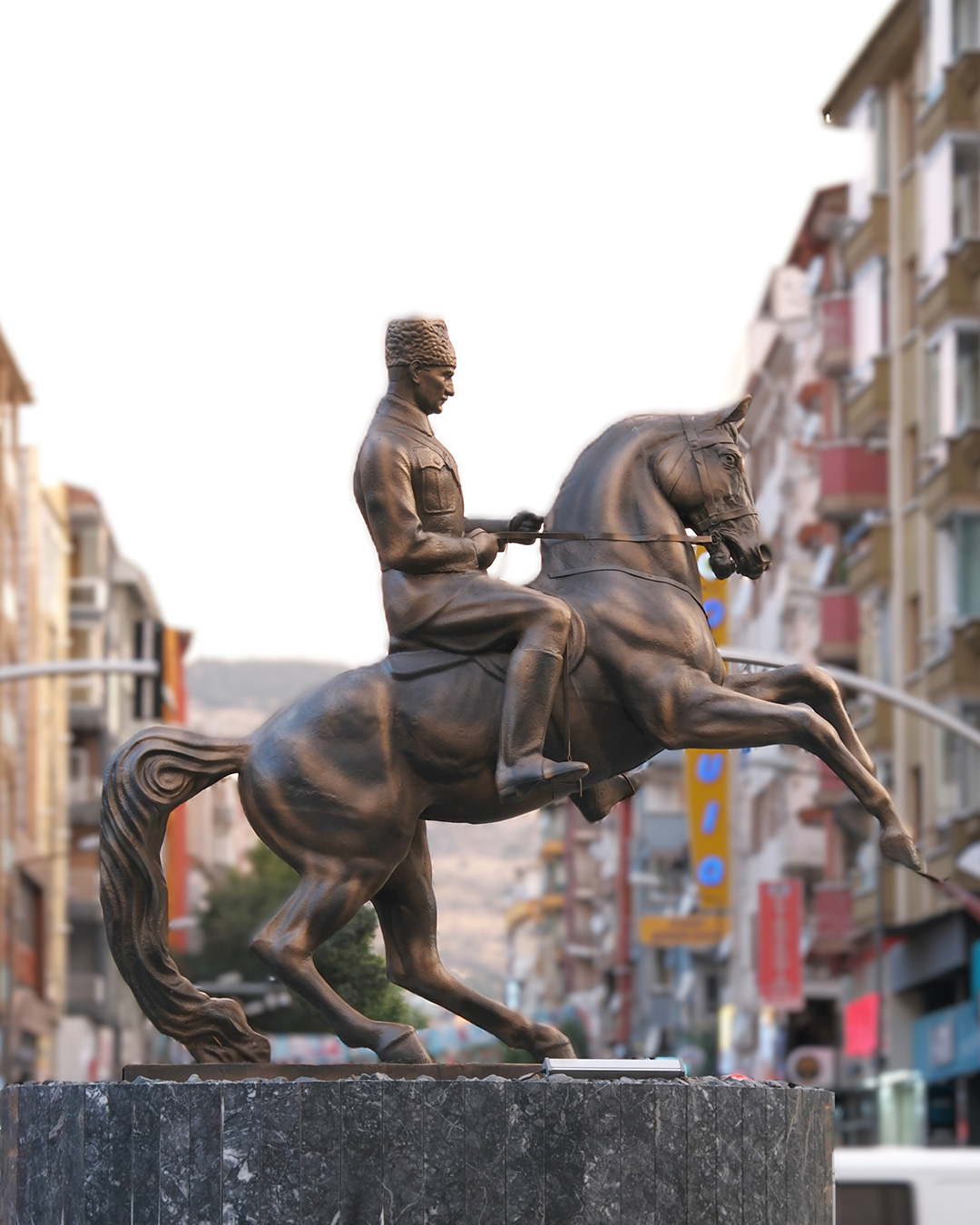 At Üstünde Atatürk Heykeli - Fiber Heykel - 290 cm.