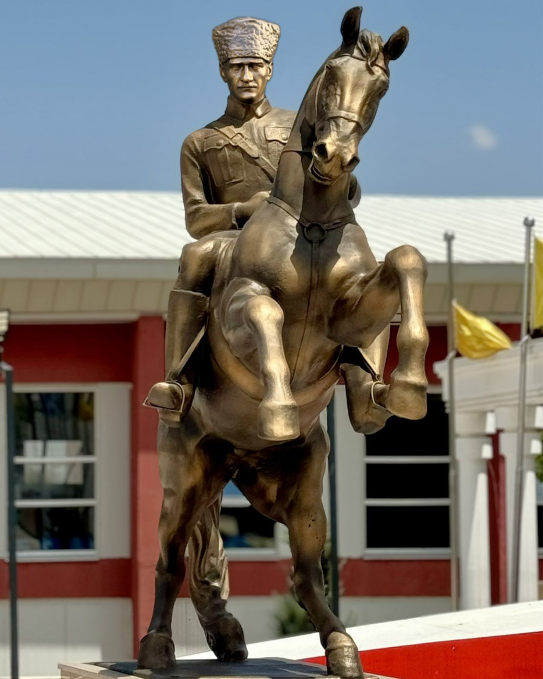 At Üstünde Atatürk Heykeli - Fiber Heykel - 290 cm.