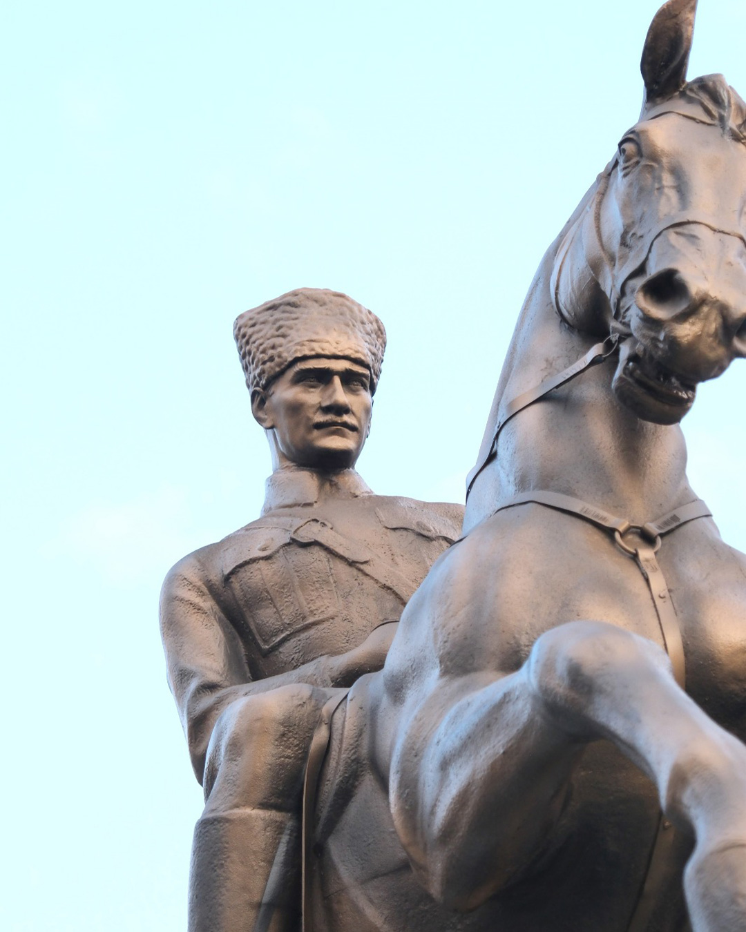 At Üstünde Atatürk Heykeli - Fiber Heykel - 290 cm.