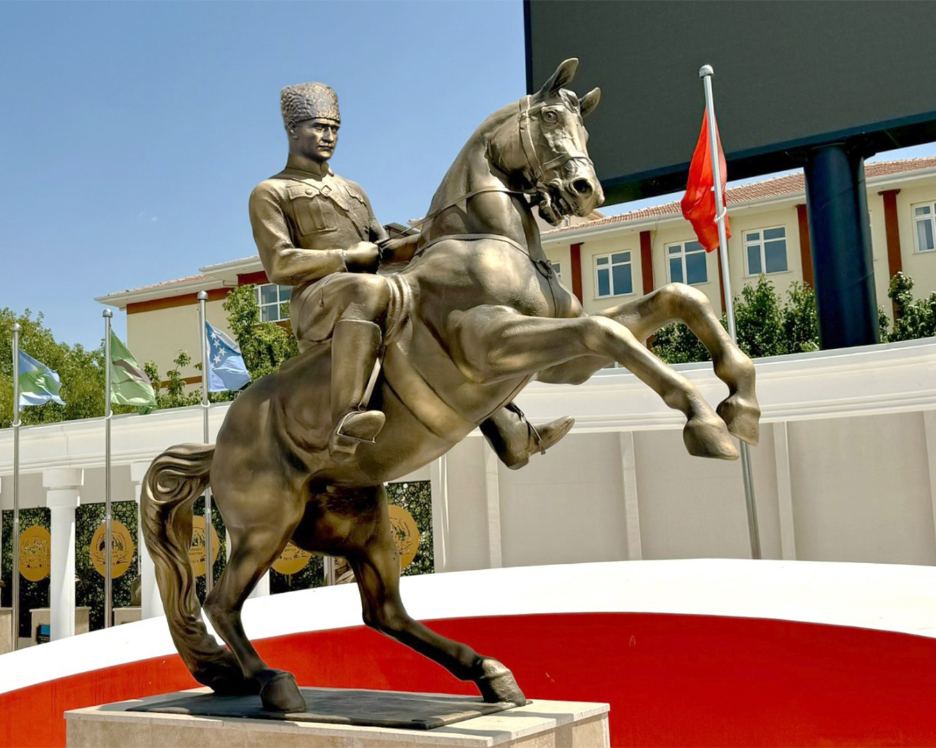 At Üstünde Atatürk Heykeli - Fiber Heykel - 290 cm.