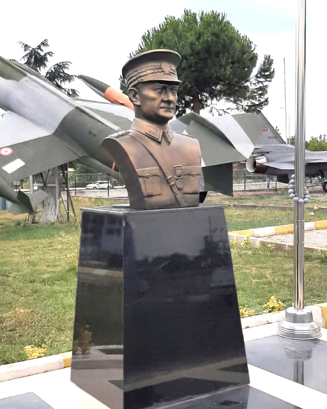 Sivil Atatürk Büstü