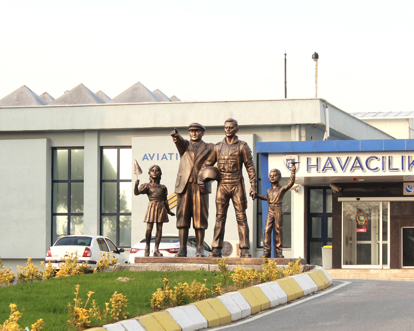 Atatürk ve Havacılık Konulu Anıt Heykel