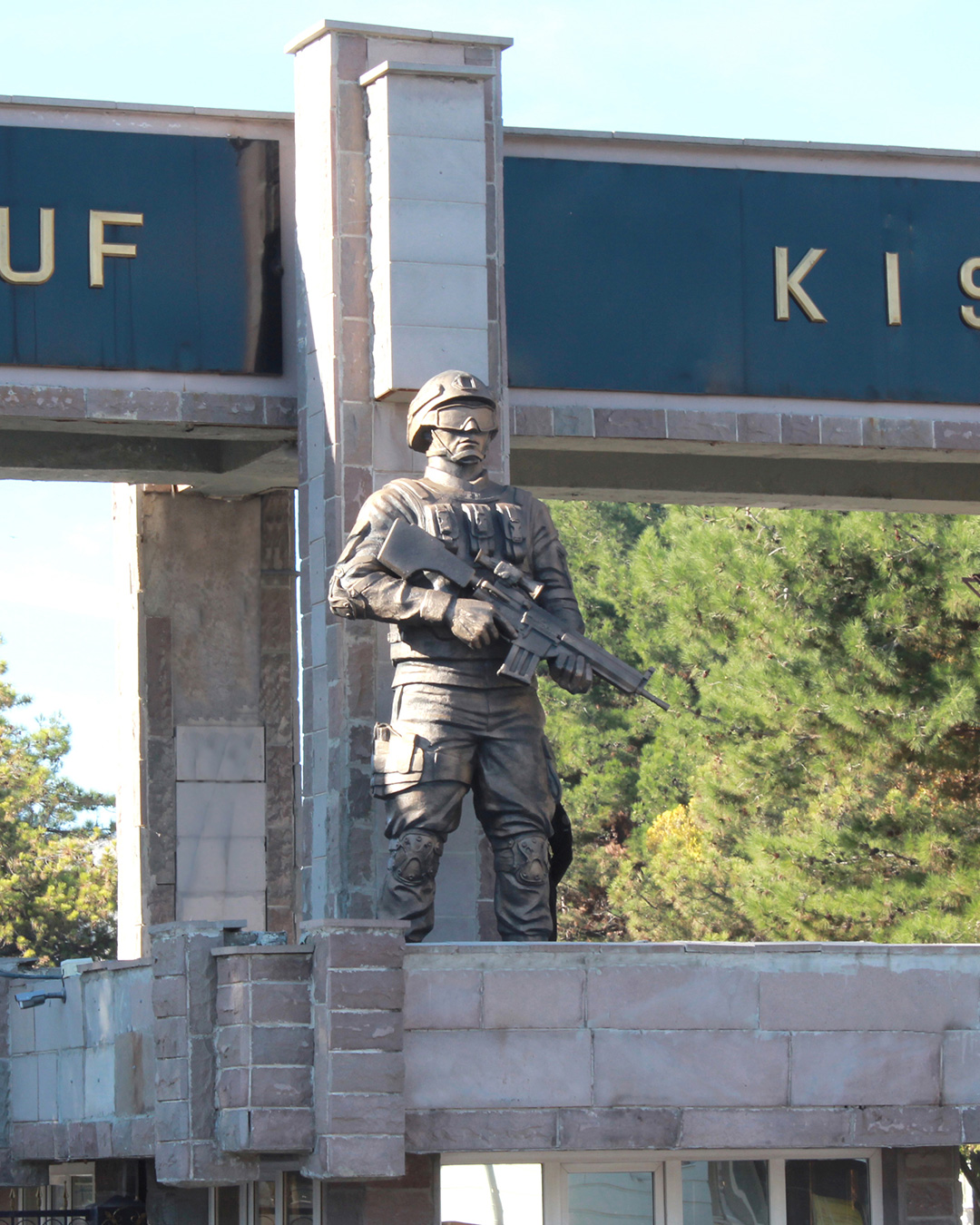 Komando Heykeli - Fiber - 320 cm