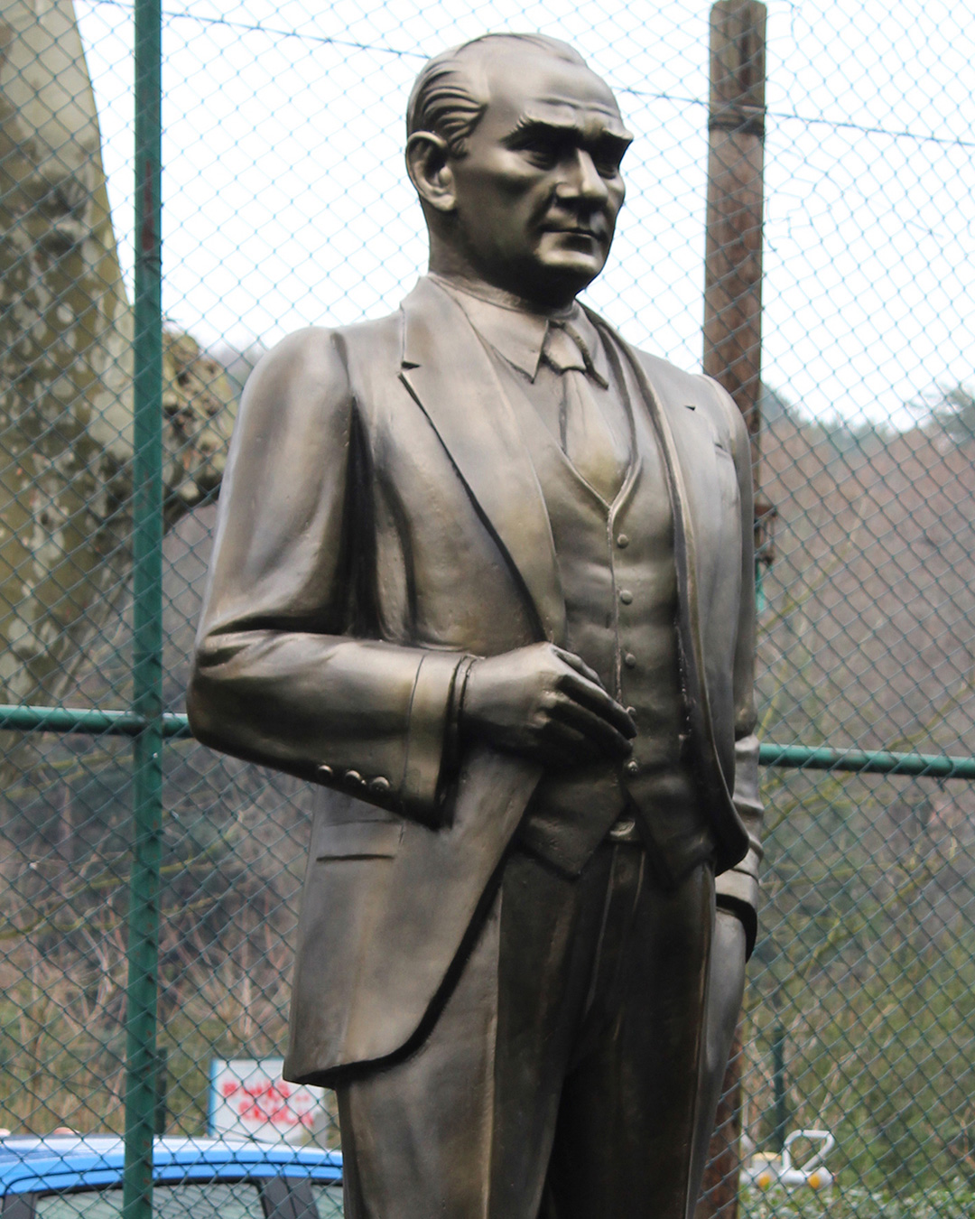 Sivil Kıyafetli Atatürk Heykeli