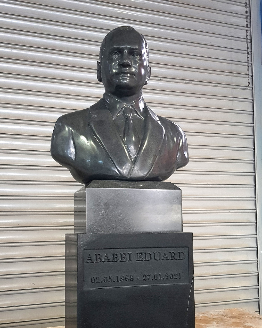 Yargıç Ababei Eduard Anıt Büstü