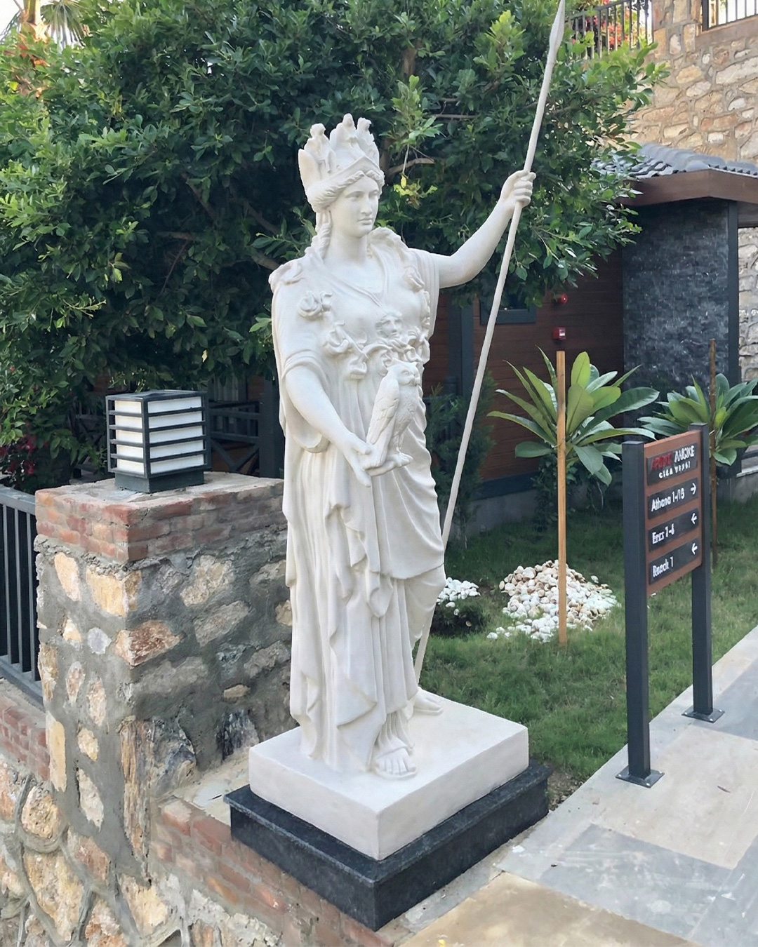 Athena Heykeli