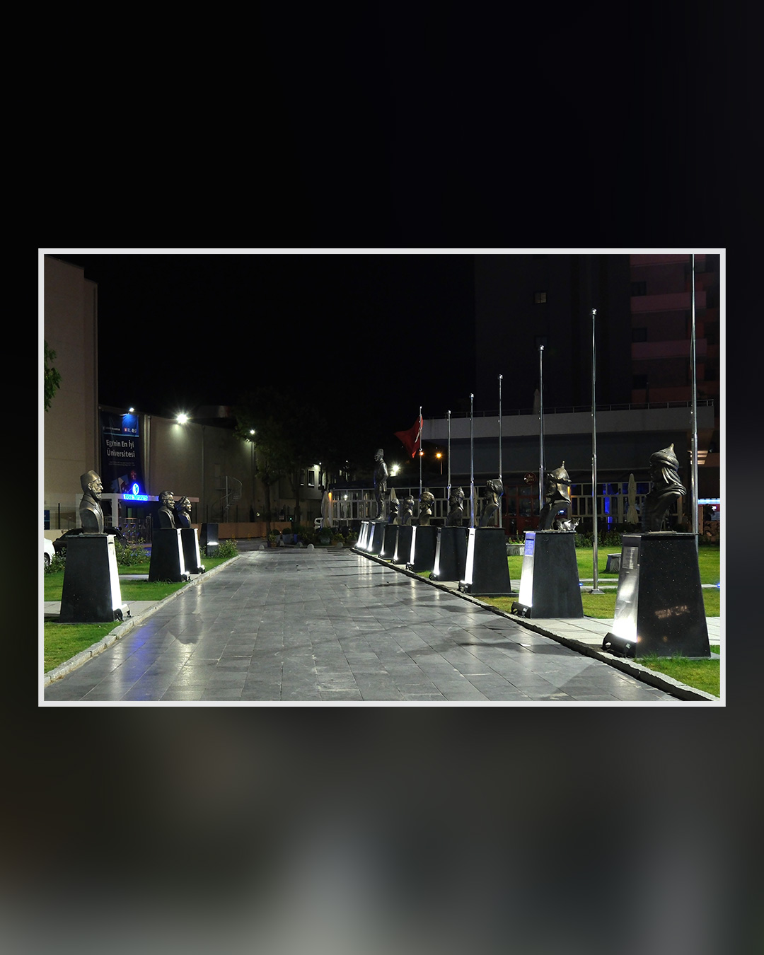 Türk Büyükleri Büstleri - İzmir Bornova Belediyesi