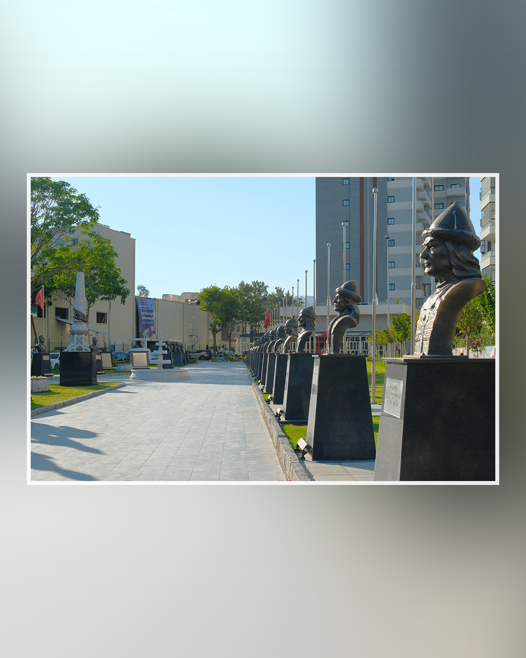 Türk Büyükleri Büstleri - İzmir Bornova Belediyesi