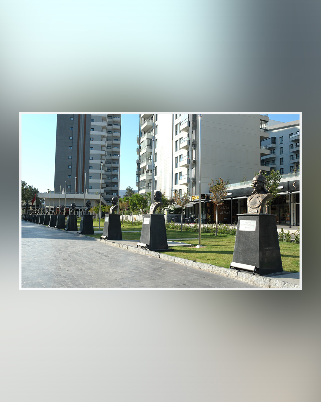 Türk Büyükleri Büstleri - İzmir Bornova Belediyesi