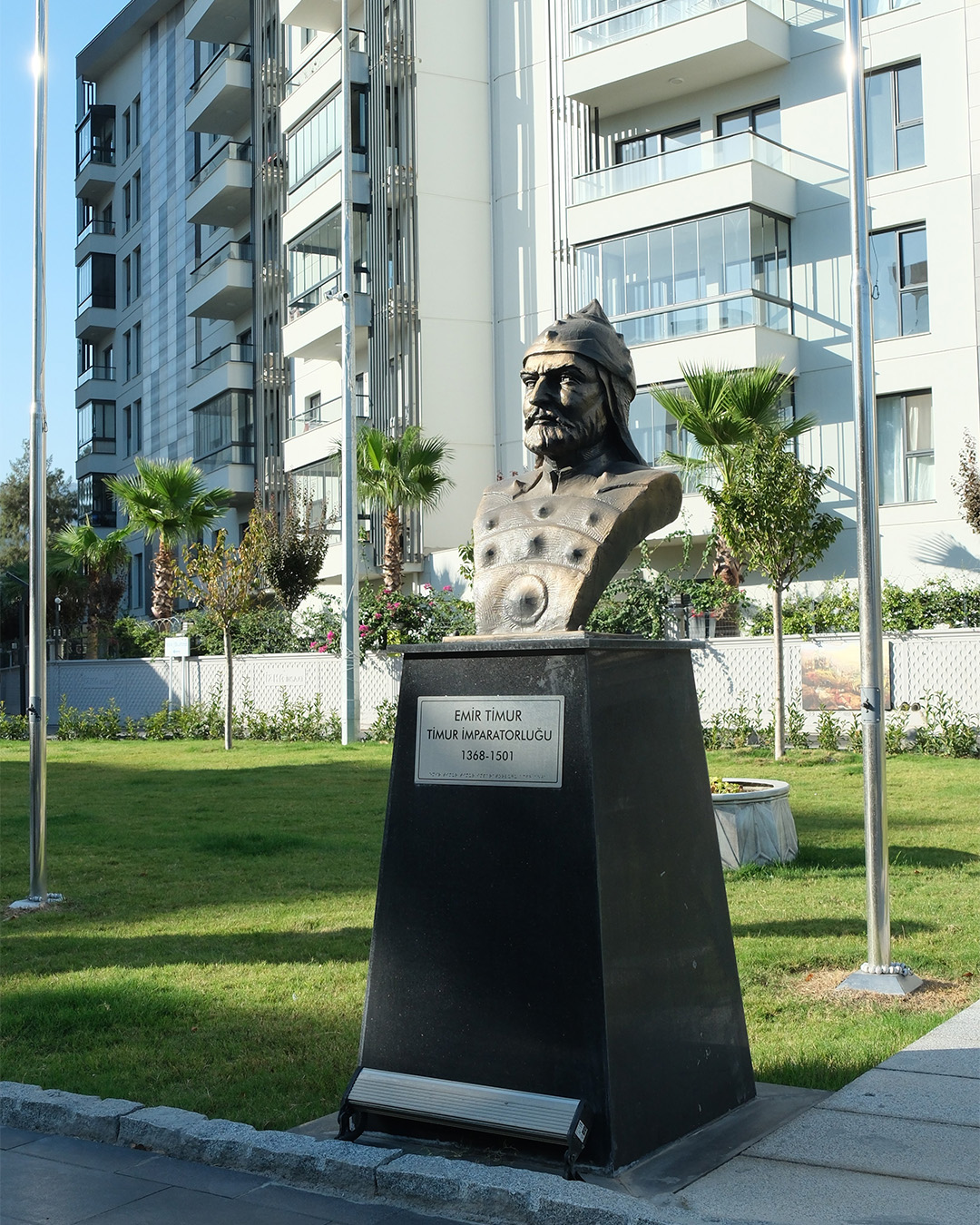 Türk Büyükleri Büstleri - İzmir Bornova Belediyesi