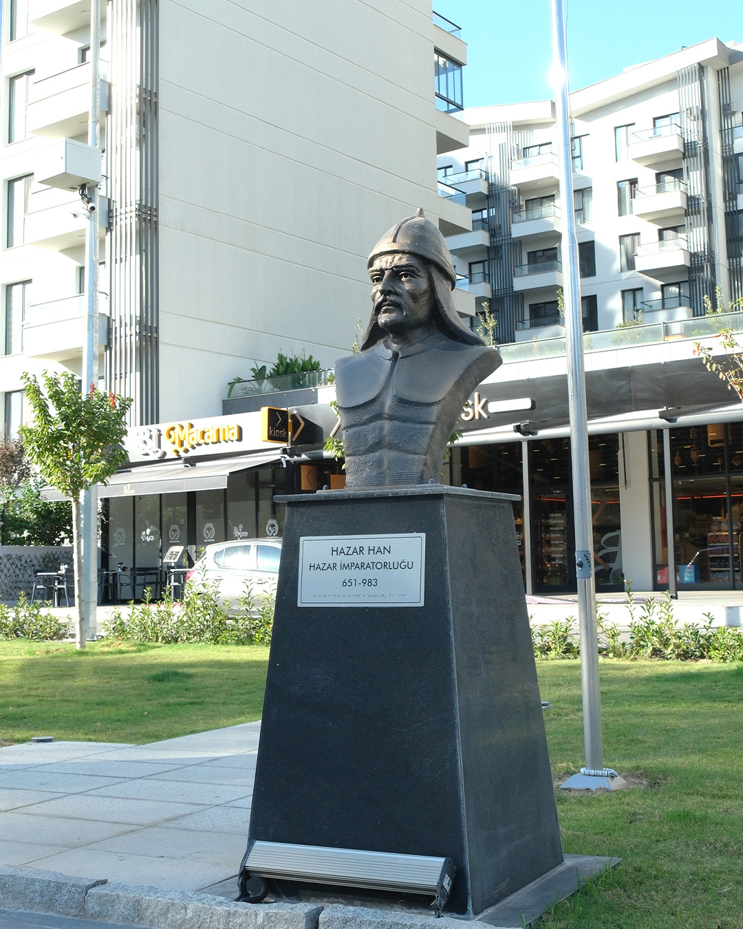 Türk Büyükleri Büstleri - İzmir Bornova Belediyesi