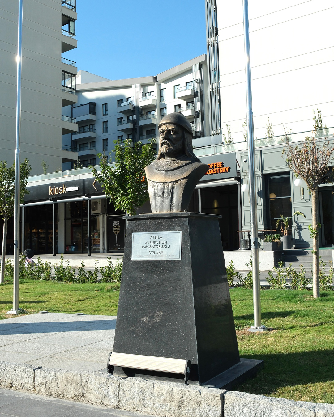 Türk Büyükleri Büstleri - İzmir Bornova Belediyesi