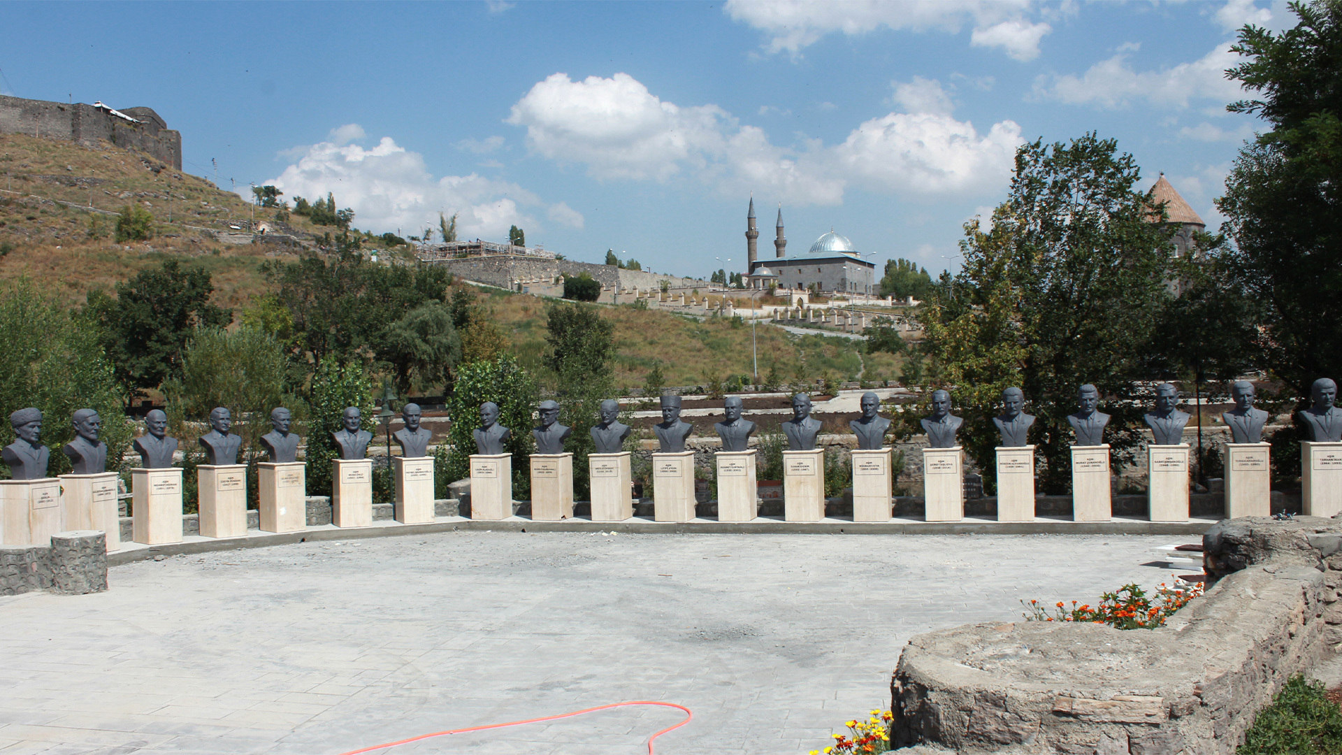 Halk Ozanları Büstleri - Kars Belediyesi