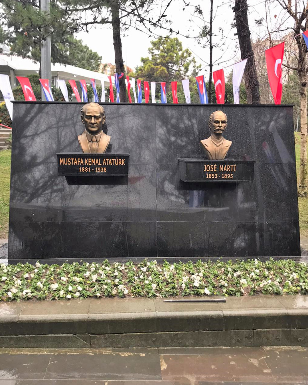 Jose Marti Anıt Büstü