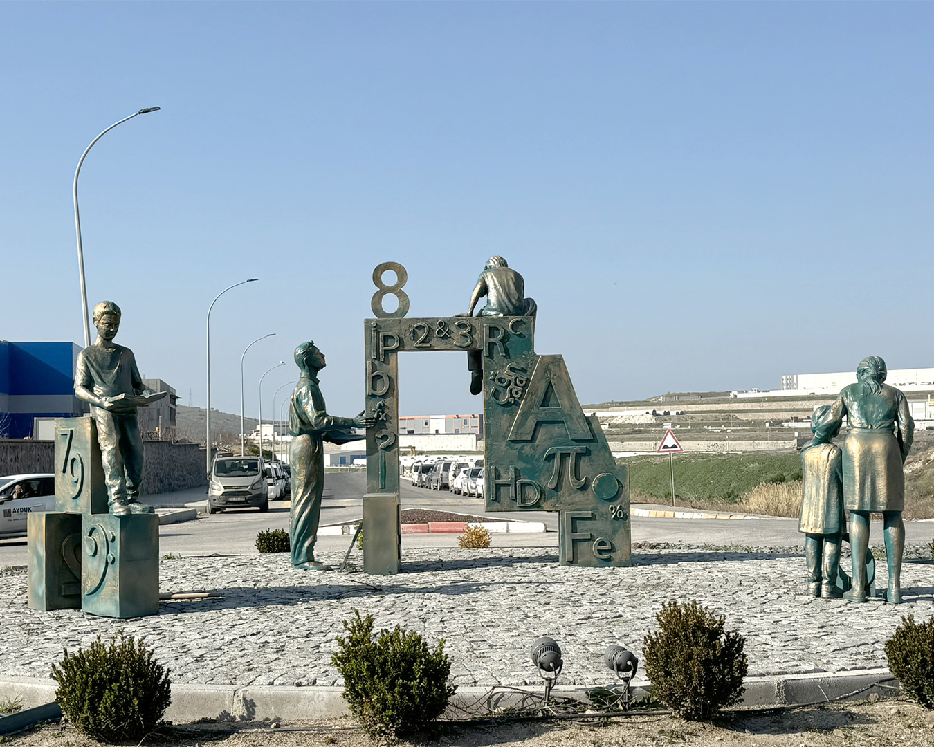 Öğretmen ve Öğrenciler Anıtı