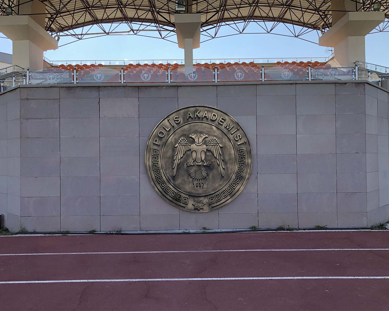 Polis Akademisi Logo Rölyefi