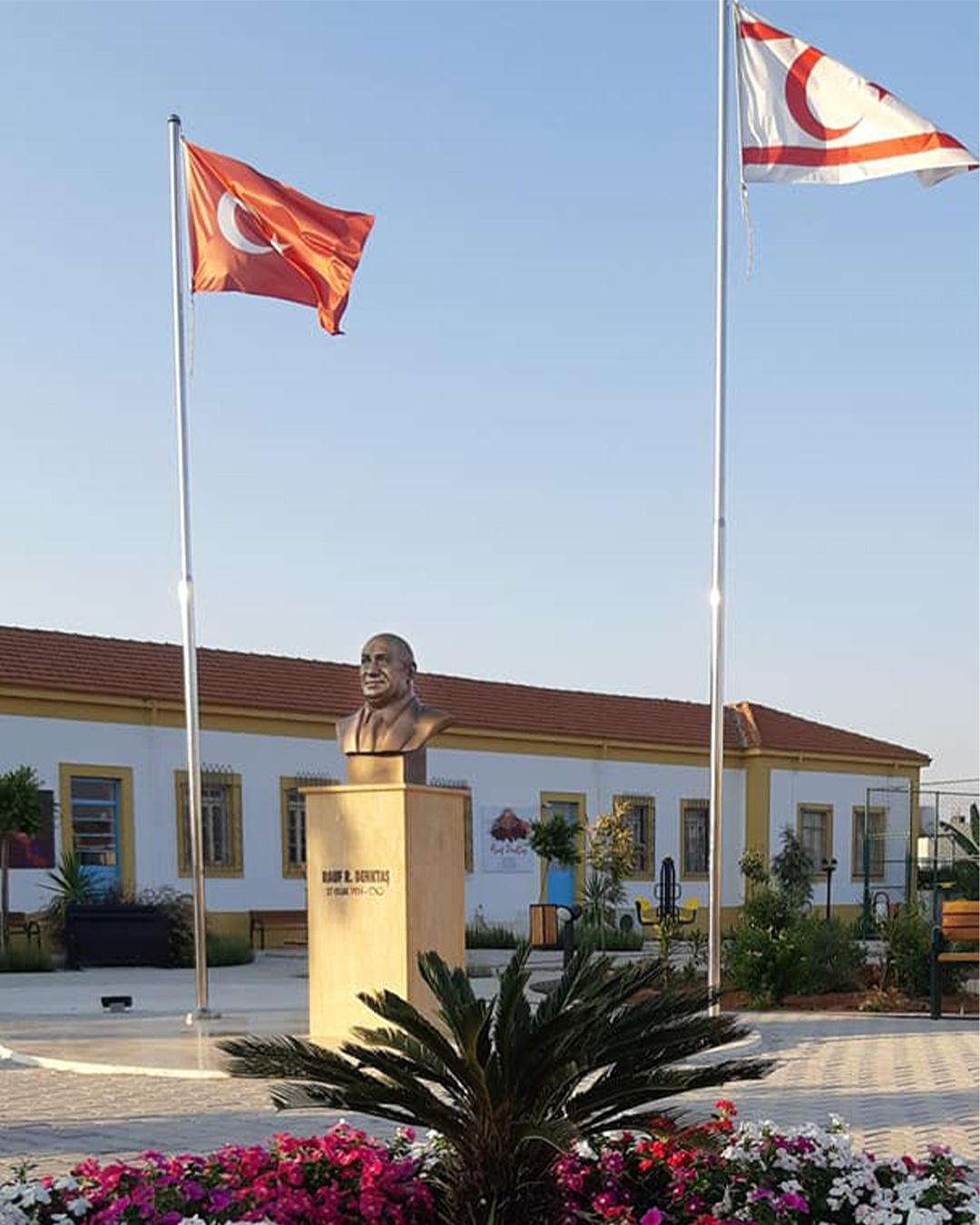 Kuzey Kıbrıs Türk Cumhuriyeti Rauf Denktaş Anıt Büstü